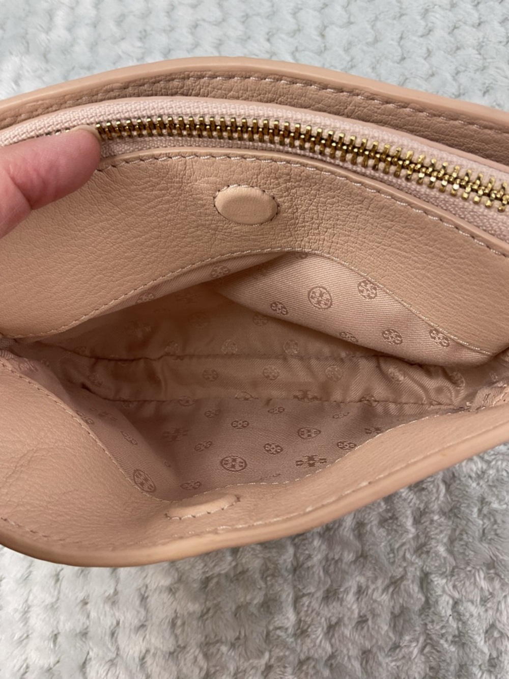Tory Burch Cream Ivy Micro Leather Crossbody - Picture 4 of 12